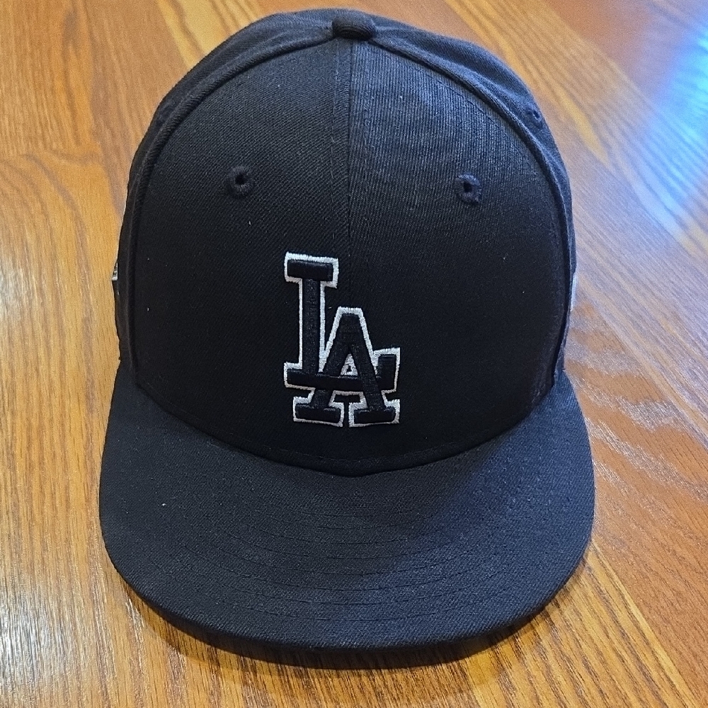 Black Baseball Cap LA